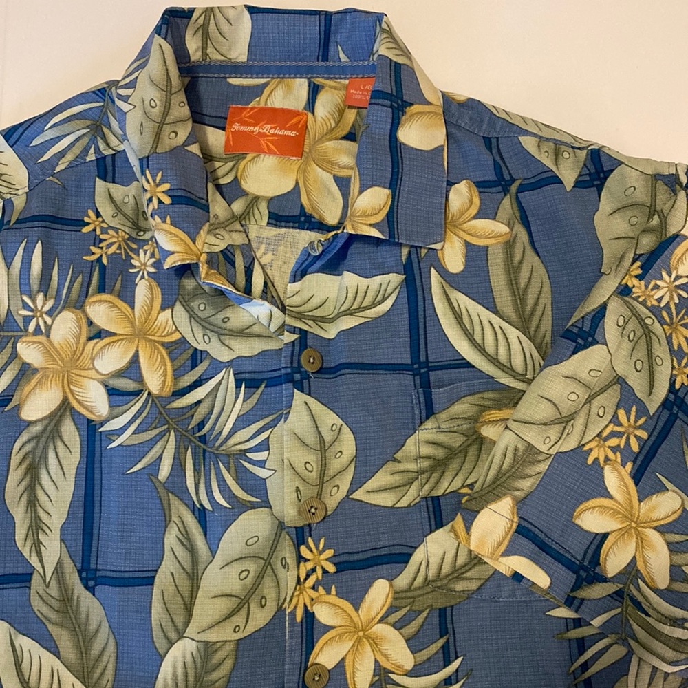 Tommy Bahama men’s short sleeve shirt, size large